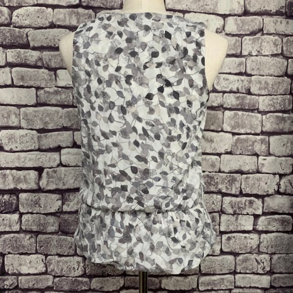 Halogen Gray & White Sleeveless Blouse - Picture 6 of 9